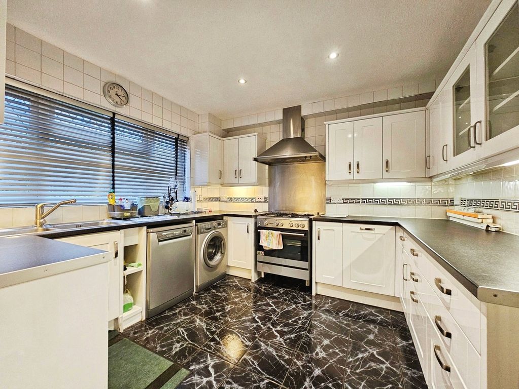 Property photo 2 of 13 Kitchen