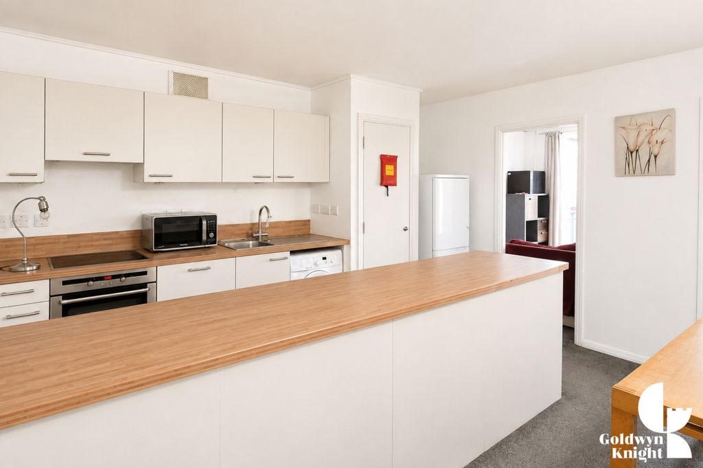 Property photo 3 of 14 Kitchen