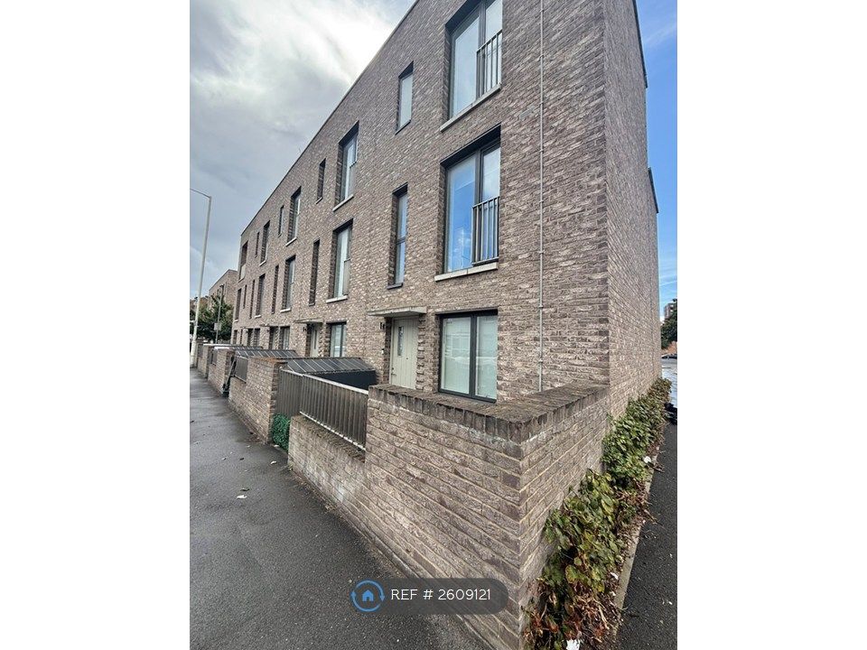 Property photo 2 of 35