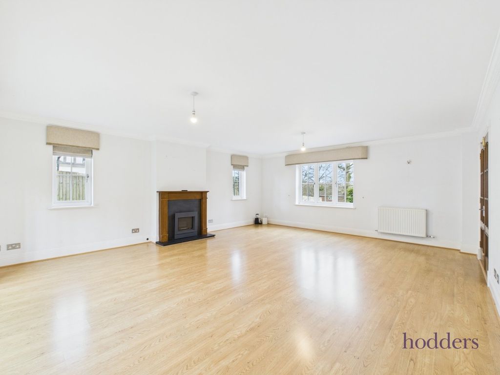 Property photo 3 of 44 Picture No. 24