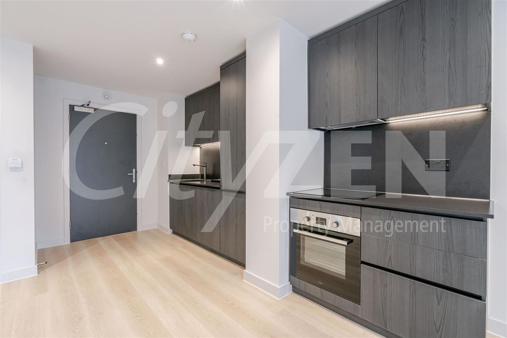 Property photo 3 of 20 Kitchen