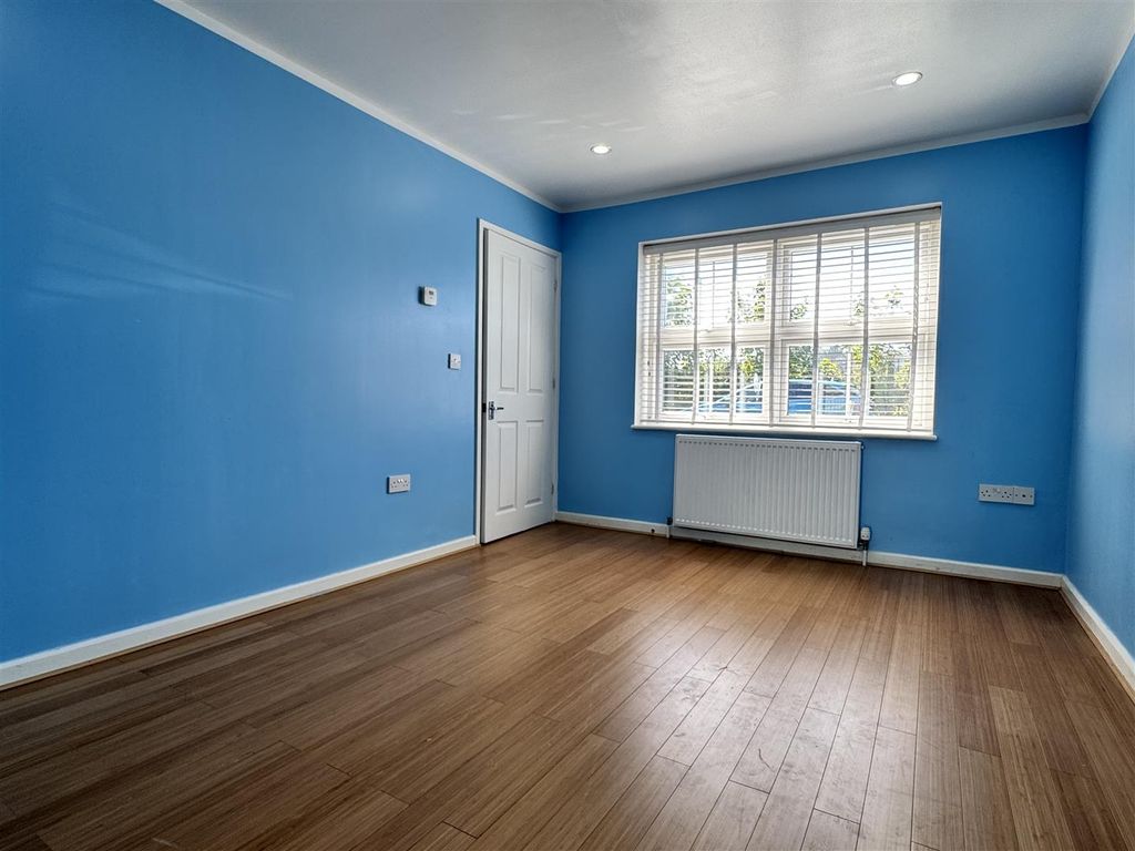 Property photo 2 of 16 Living Room