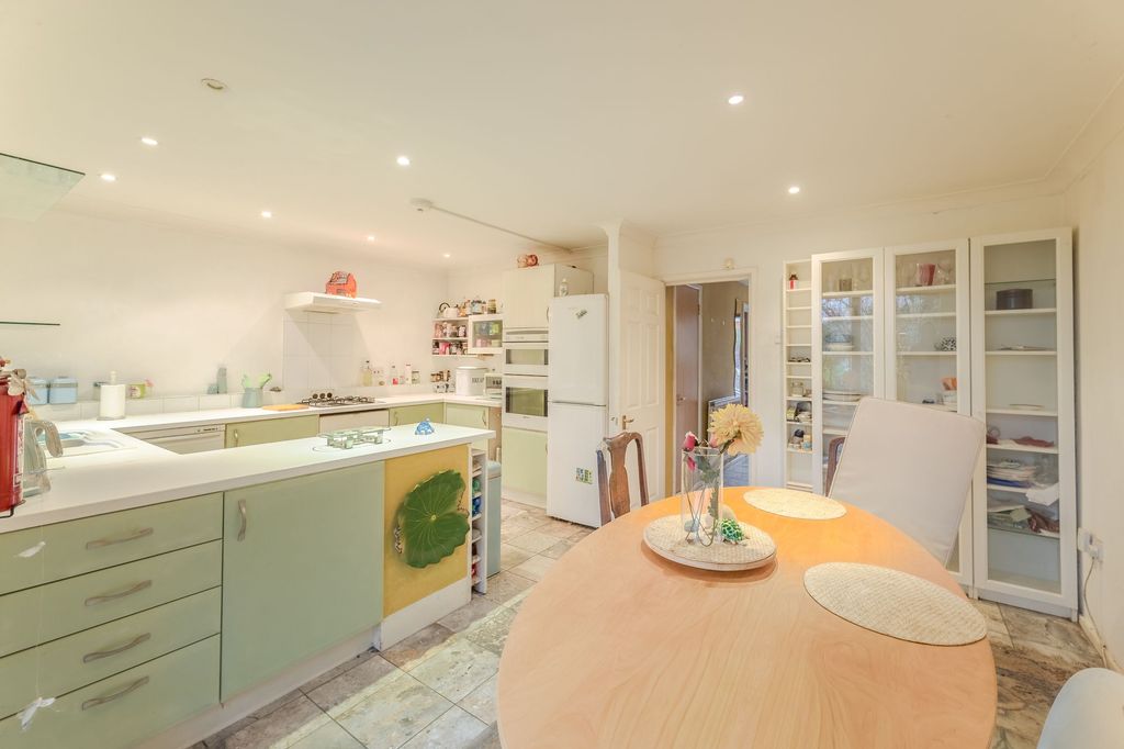 Property photo 3 of 29