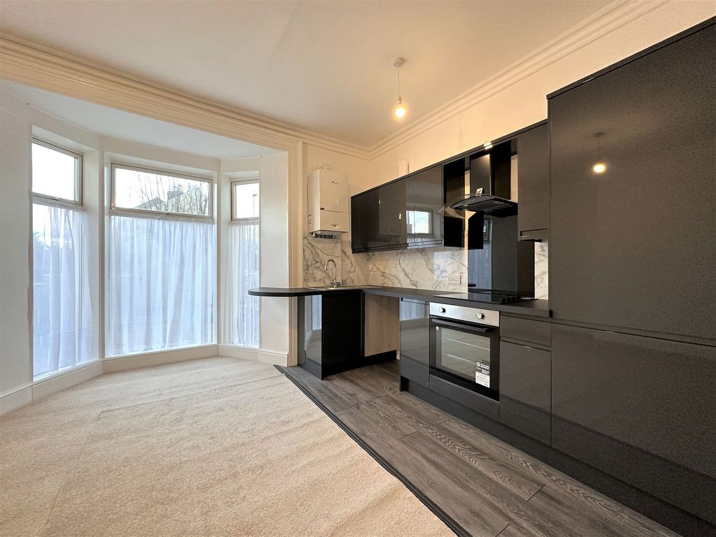 Property photo 2 of 6 Photo 6