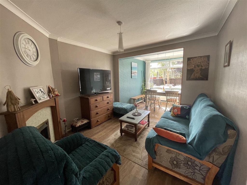 Property photo 2 of 17 Sitting Room