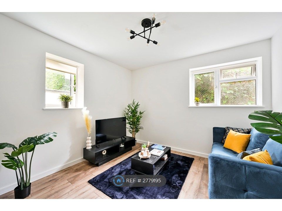 Property photo 3 of 35