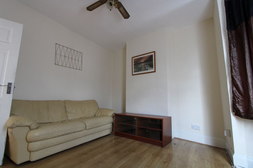 Property photo 2 of 26