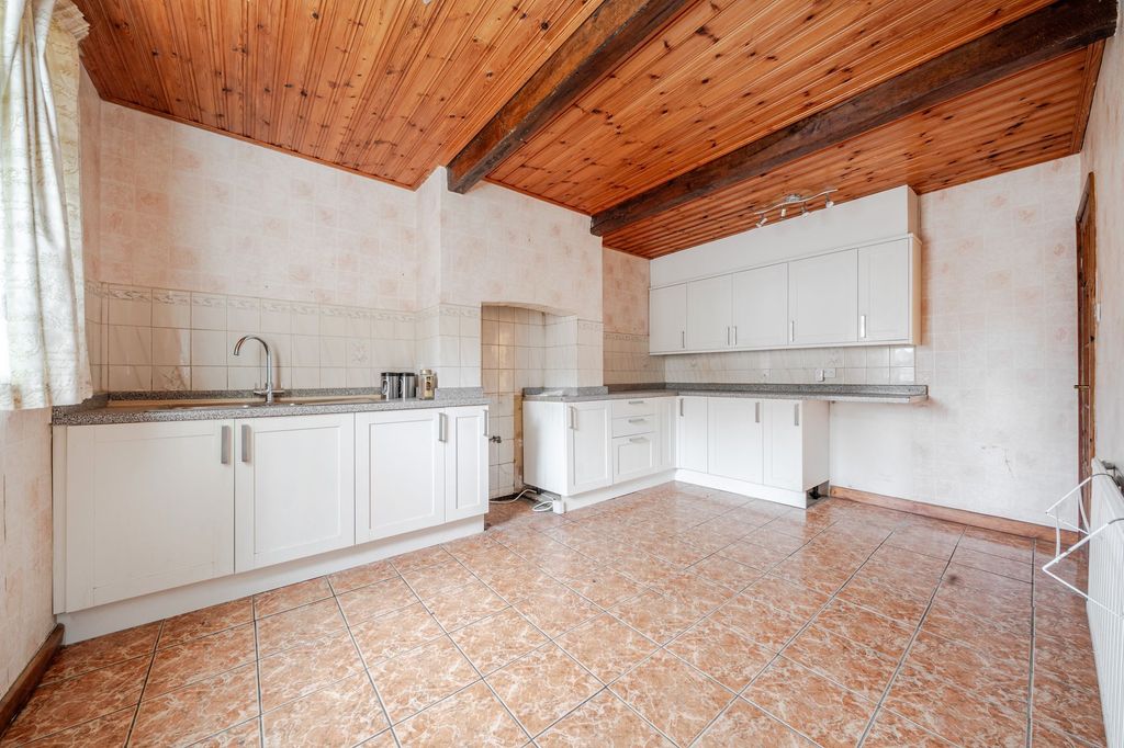 Property photo 3 of 16 Kitchen