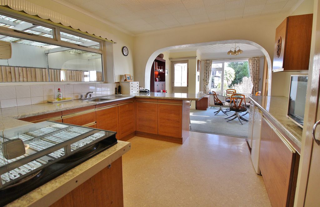 Property photo 3 of 21