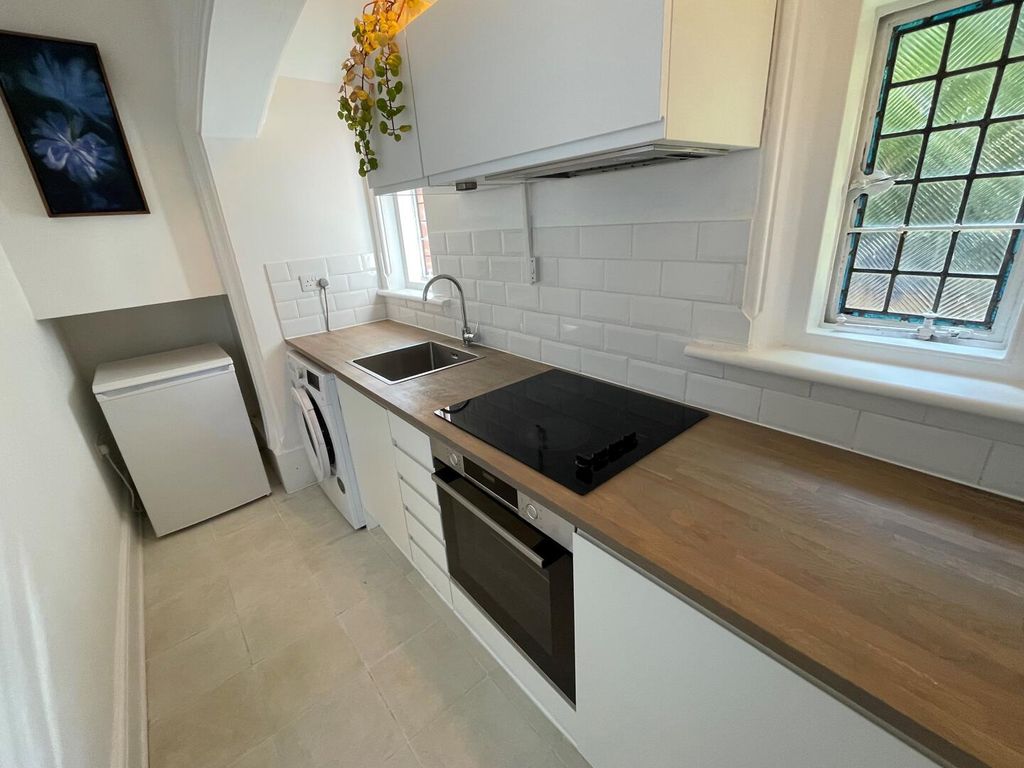 Property photo 3 of 8 Kitchen