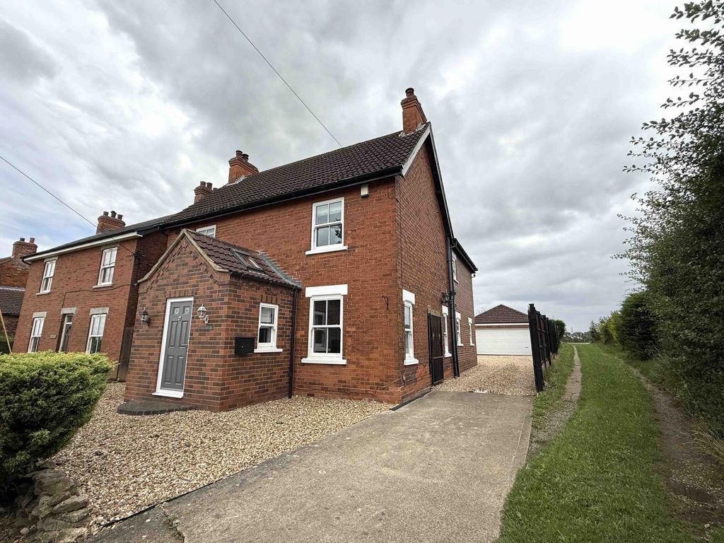 Property photo 1 of 46 Four Bedroom Detached House