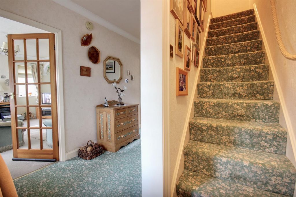 Property photo 2 of 18 Woodlands Drive (4).Jpg