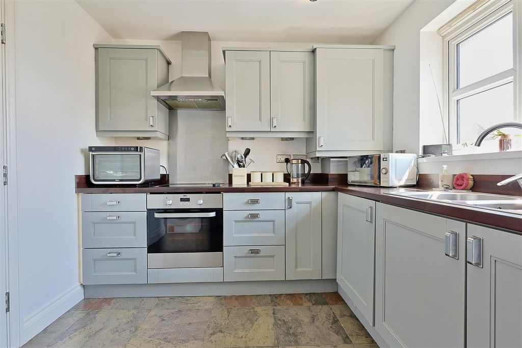 Property photo 2 of 14 50386A51-0322-4E0F-B5Ca-A5B152F071C9_1_201_A.Jpeg