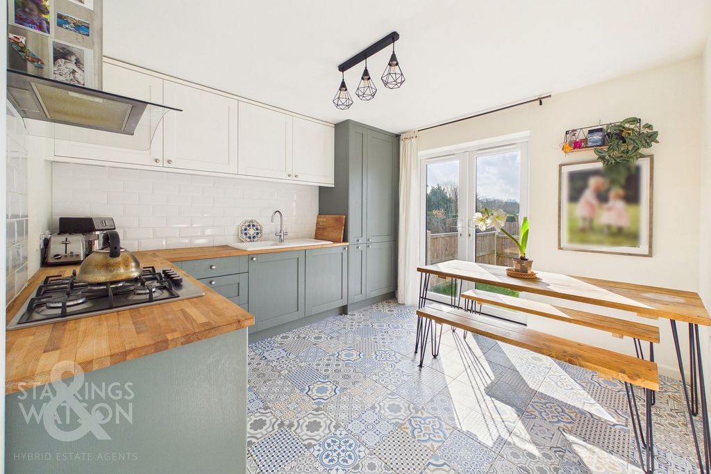 Property photo 2 of 22