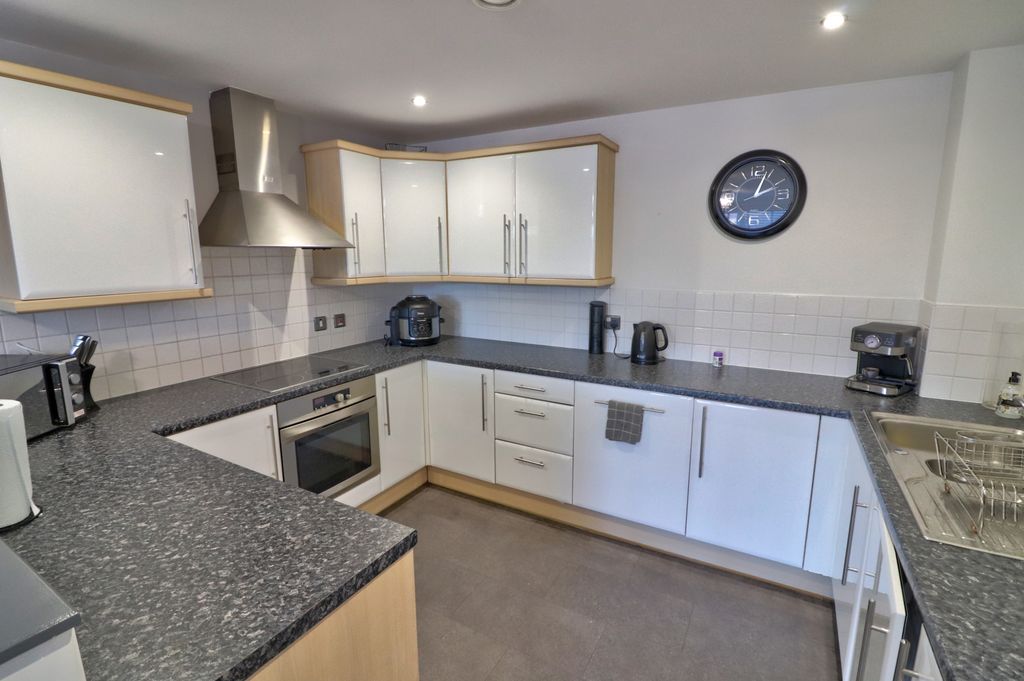 Property photo 3 of 11 Kitchen