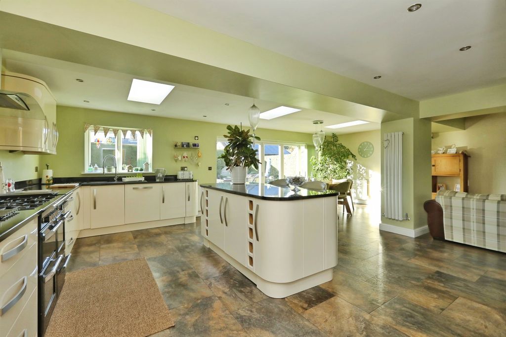 Property photo 3 of 18