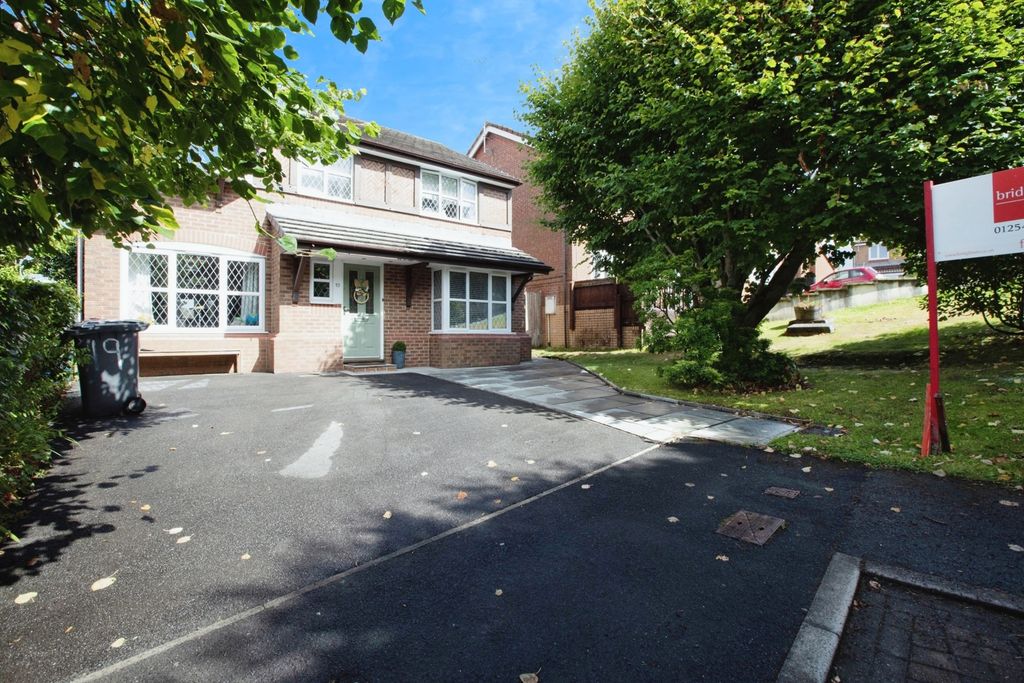 Property photo 1 of 17 External