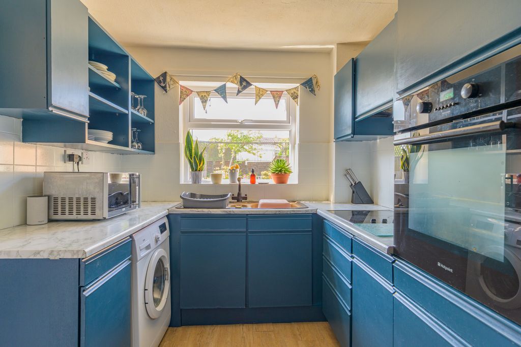 Property photo 3 of 12 Kitchen