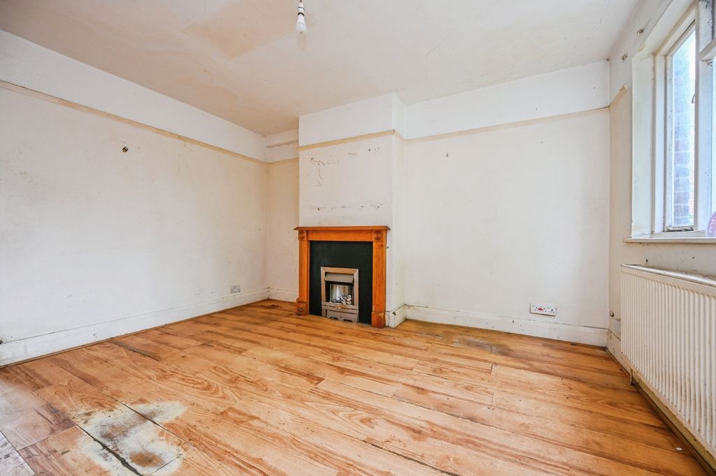 Property photo 3 of 18 Pbox-Img.Jpg