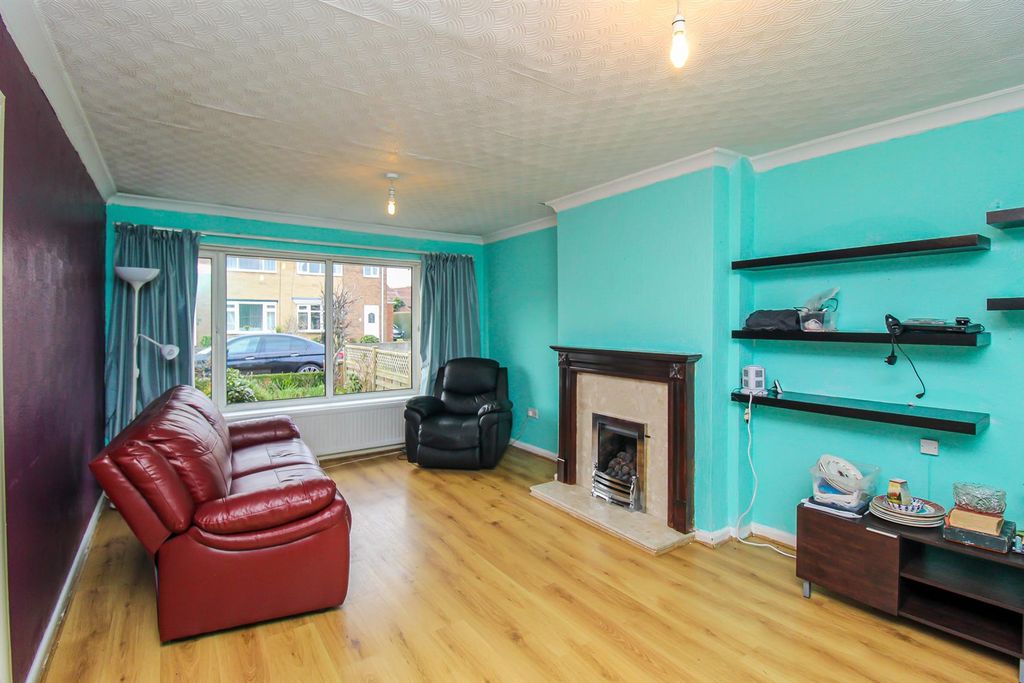 Property photo 3 of 7 Lounge