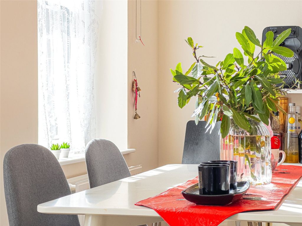 Property photo 2 of 13 Picture No. 18