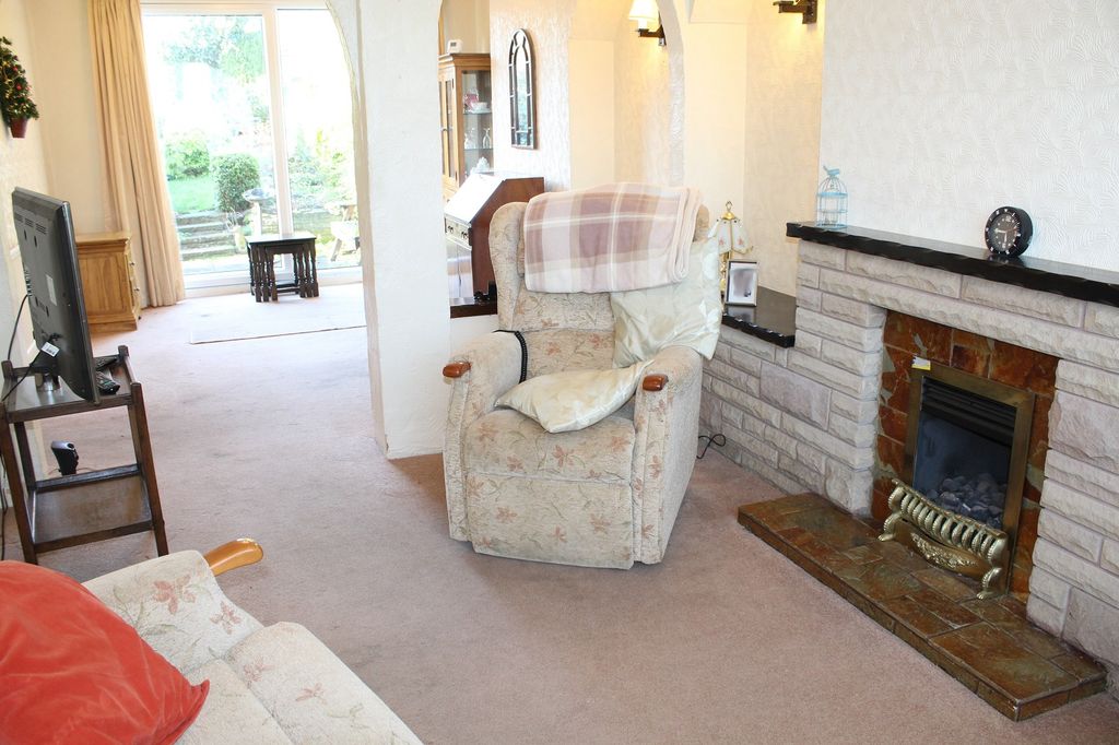 Property photo 3 of 9 Lounge - Dining Room