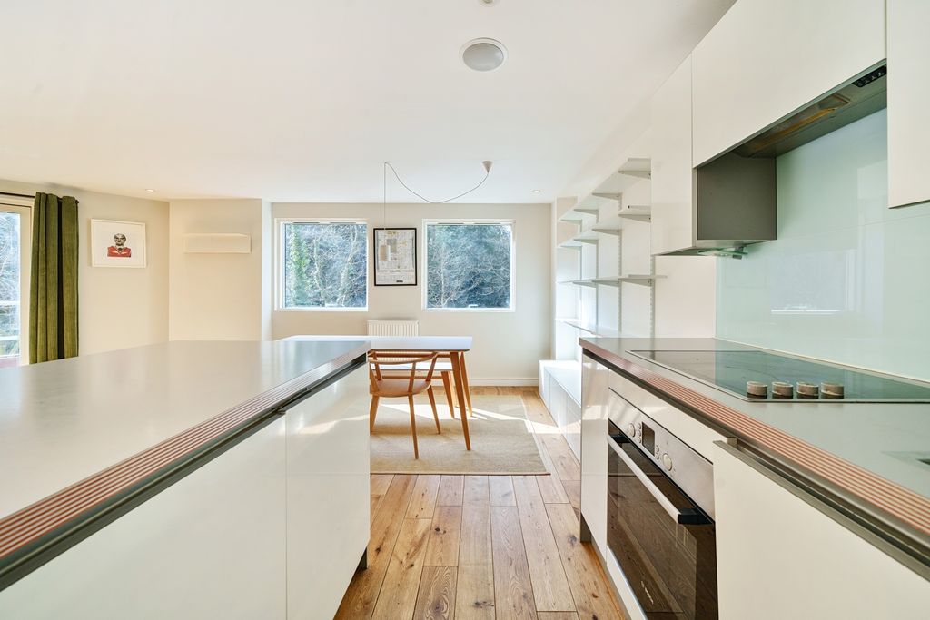 Property photo 3 of 18 Kitchen