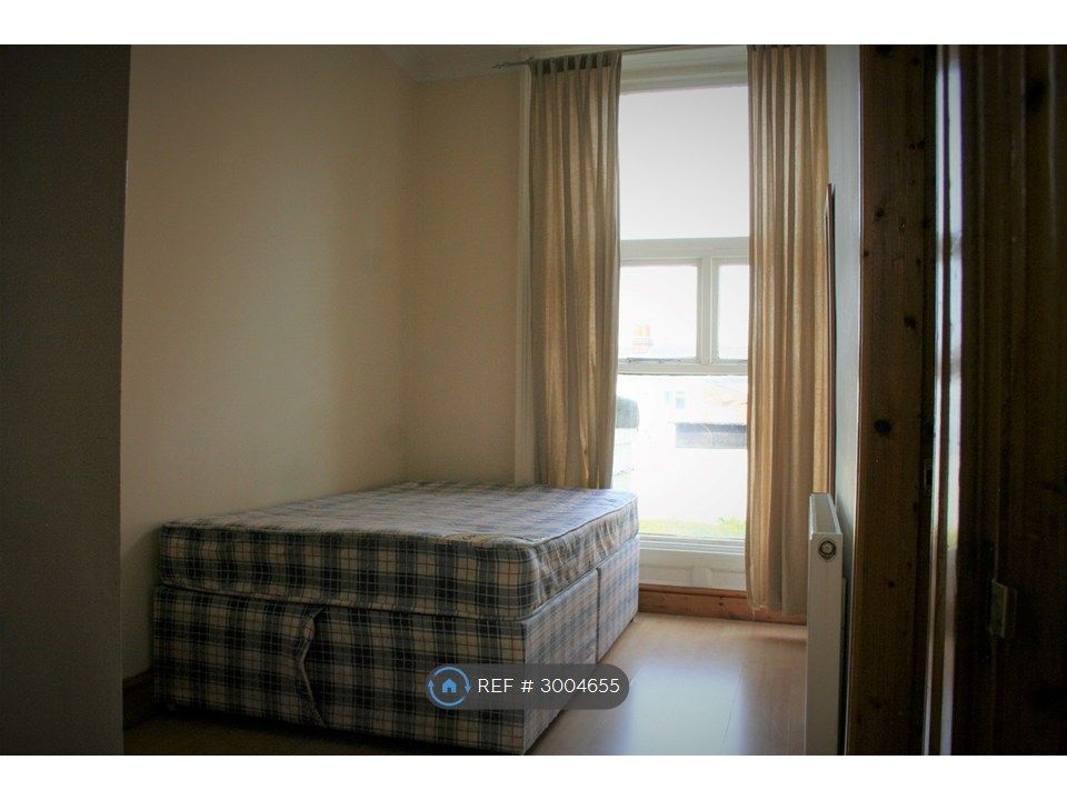 Property photo 3 of 4