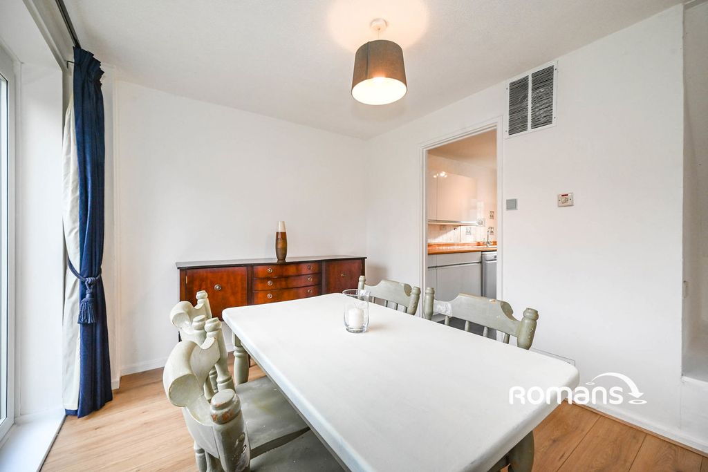 Property photo 3 of 11 Photo