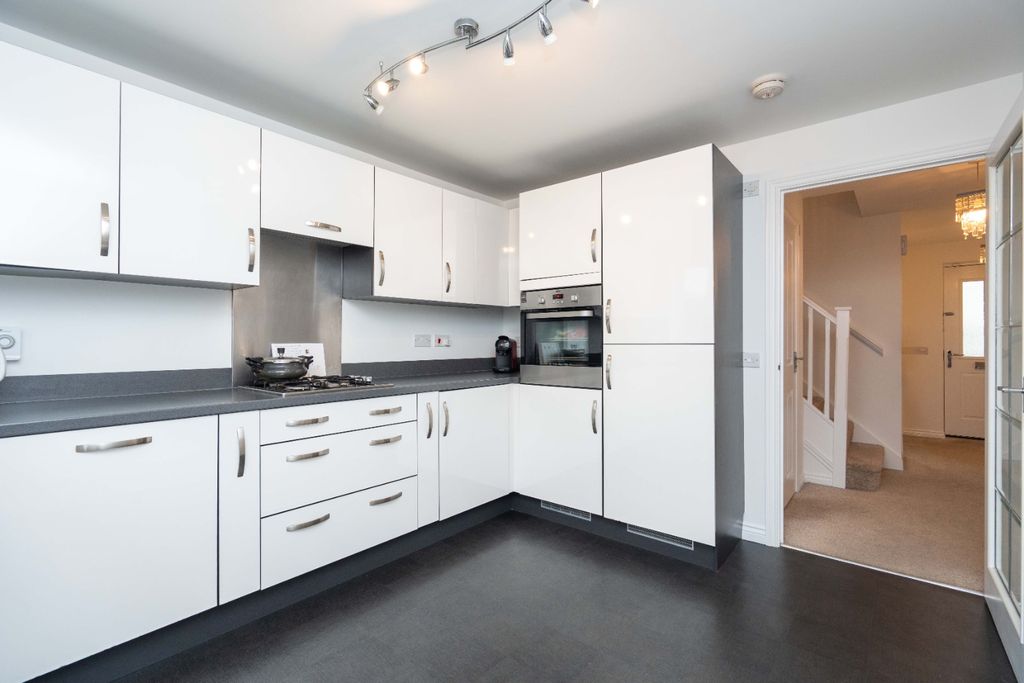 Property photo 2 of 32 4976955