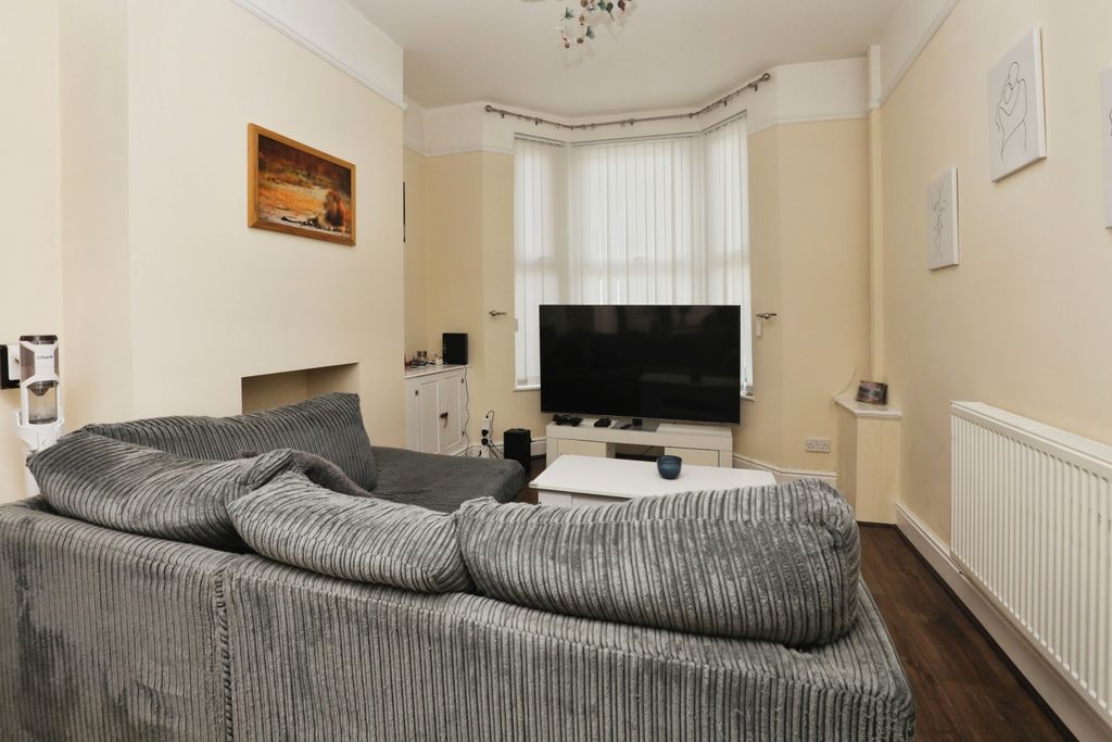 Property photo 2 of 14 Lounge