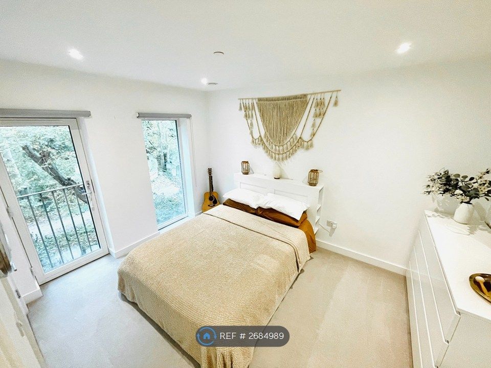 Property photo 2 of 31 Bedroom (King + Eve Mattress)