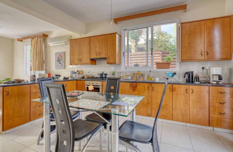 Property photo 2 of 20 Kitchen