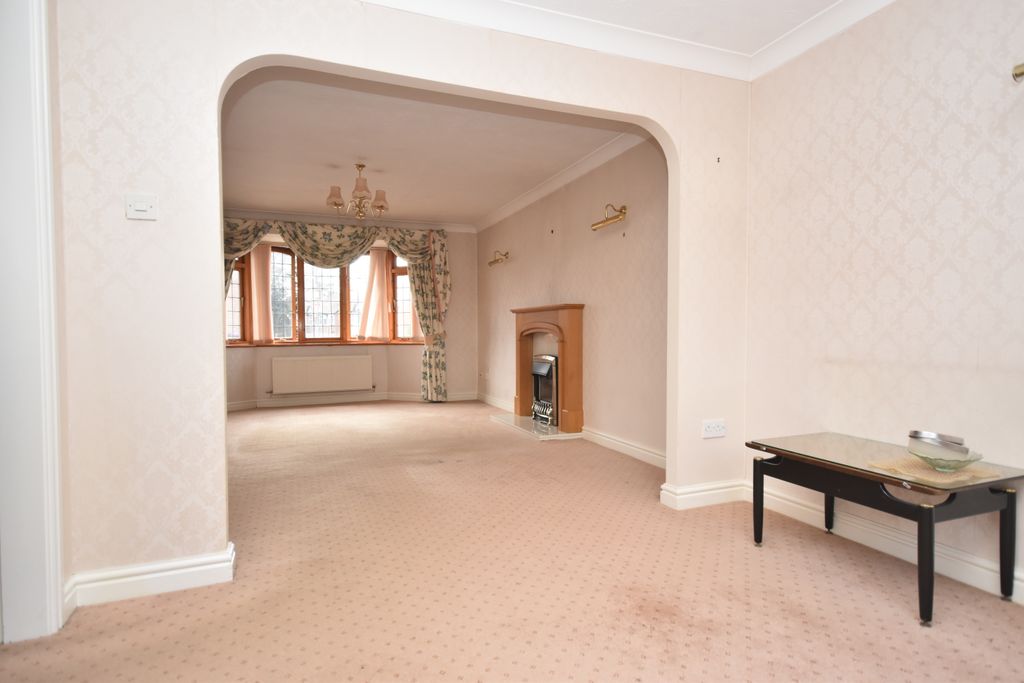 Property photo 3 of 11 Lounge/Dining Room