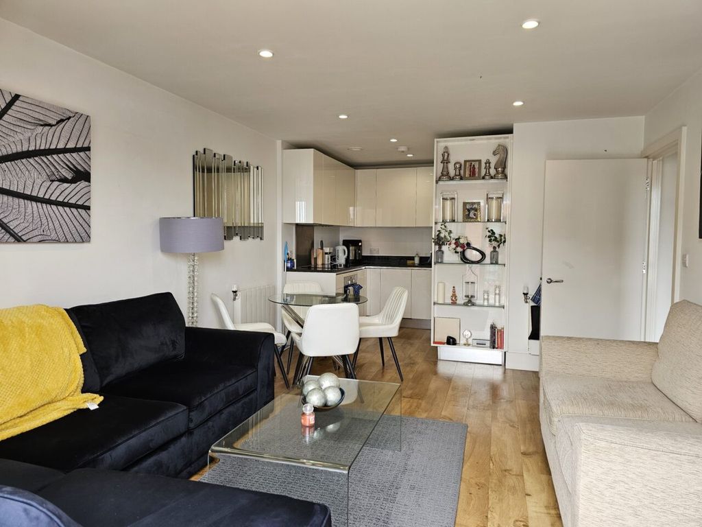 Property photo 2 of 9