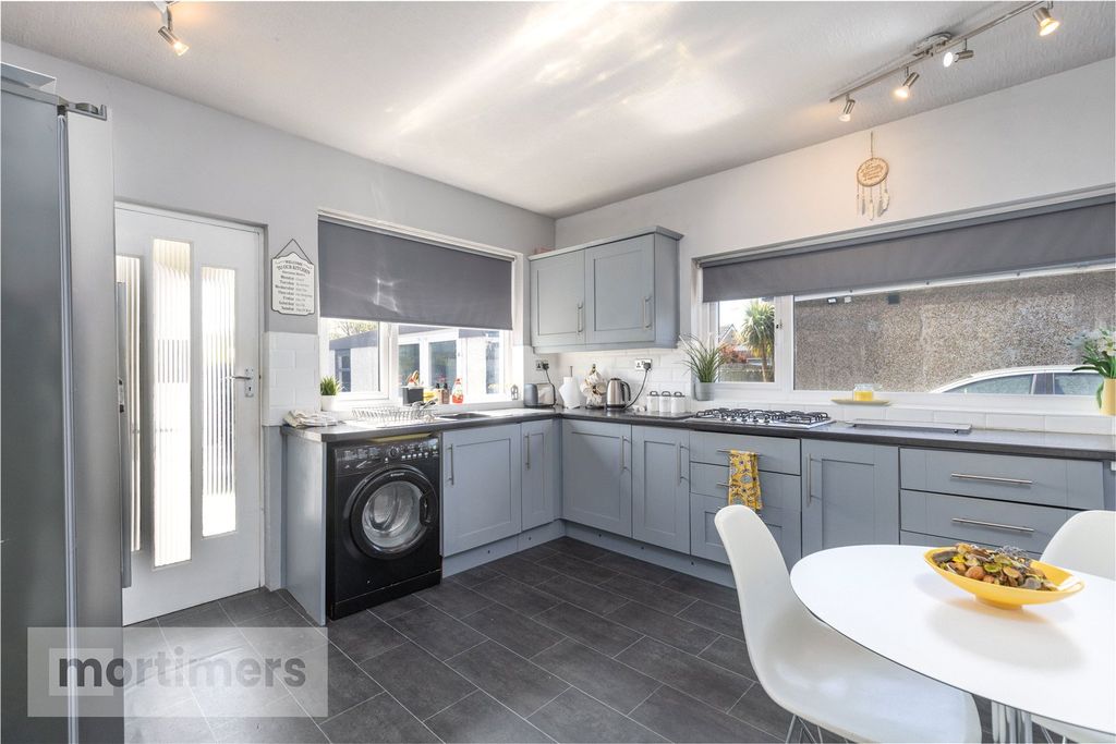 Property photo 2 of 20 Kitchen