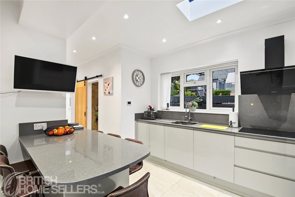 Property photo 2 of 22 Picture No. 09