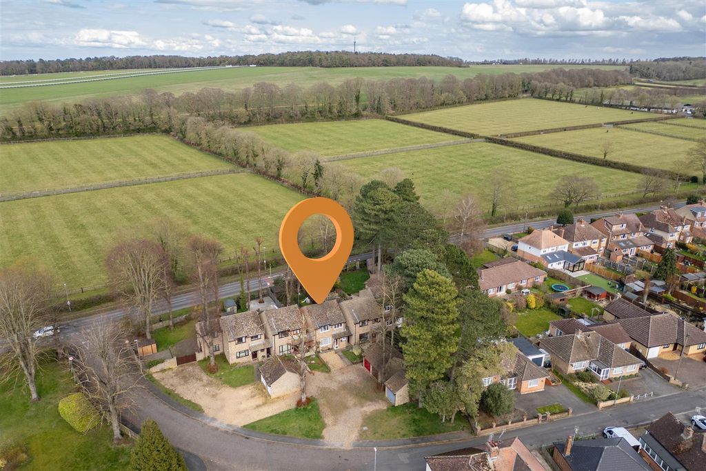 Property photo 3 of 20 Heath House, Centre Drive, Newmarket--3.Jpg