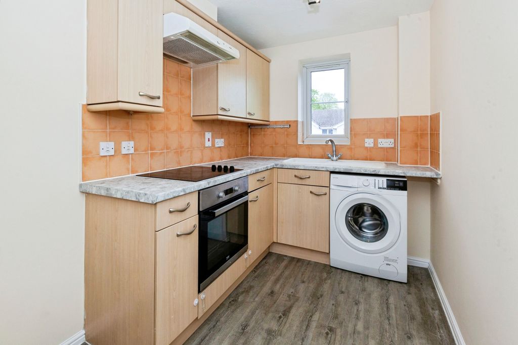 Property photo 2 of 11 Kitchen