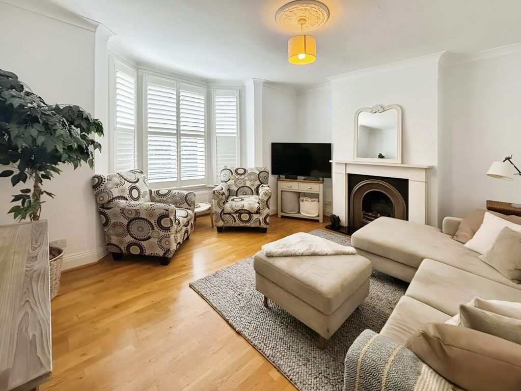 Property photo 2 of 12 6c895399-Lounge