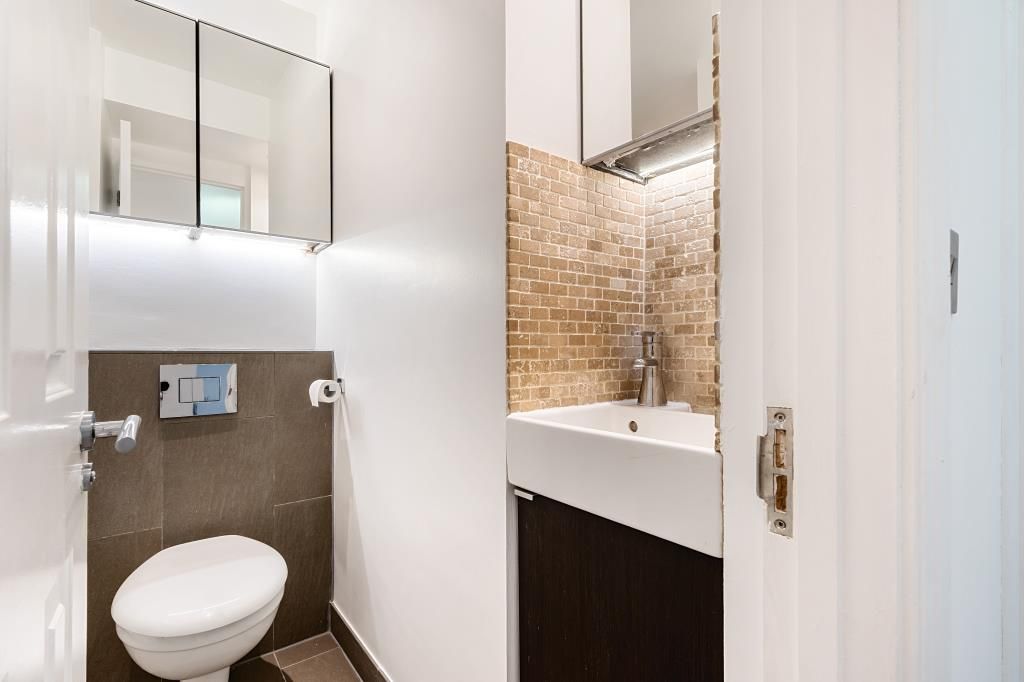 Property photo 3 of 11 Shower Room