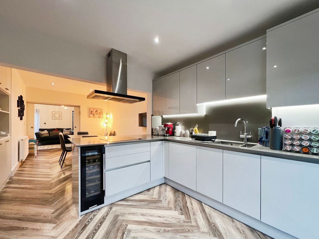 Property photo 1 of 17 Kitchen