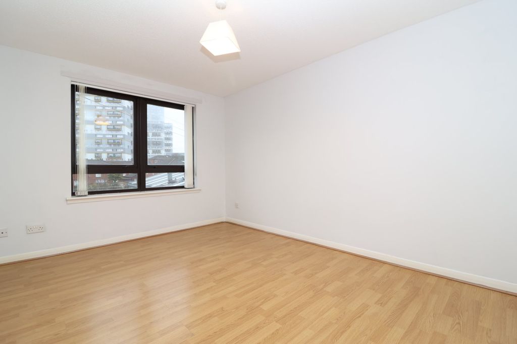 Property photo 2 of 11 Picture No. 16