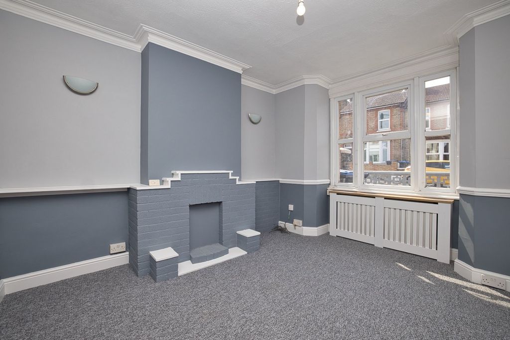 Property photo 2 of 8 Picture 2