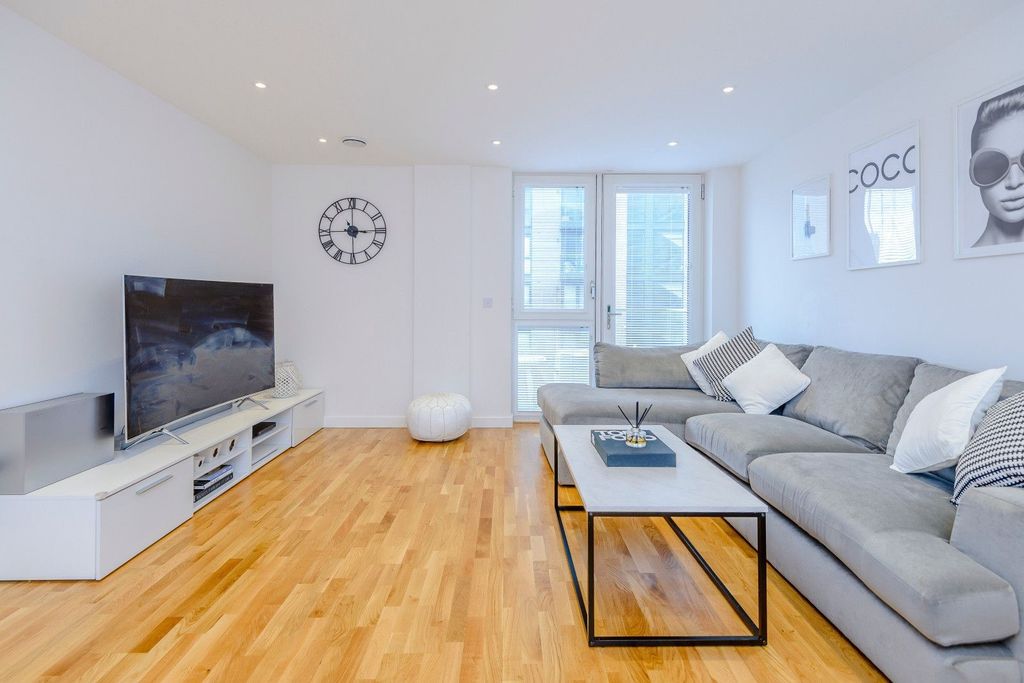 Property photo 3 of 15