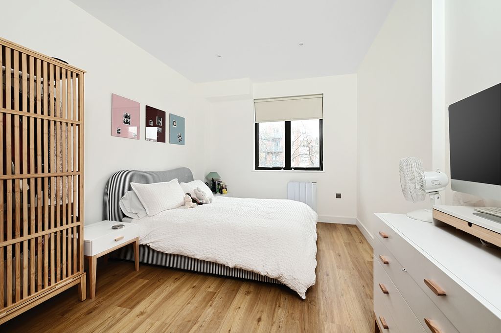 Property photo 3 of 5 Bedroom