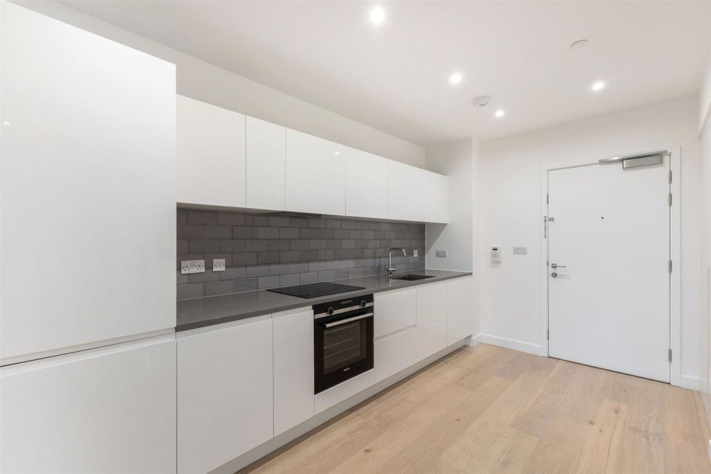 Property photo 3 of 21 Picture No. 06