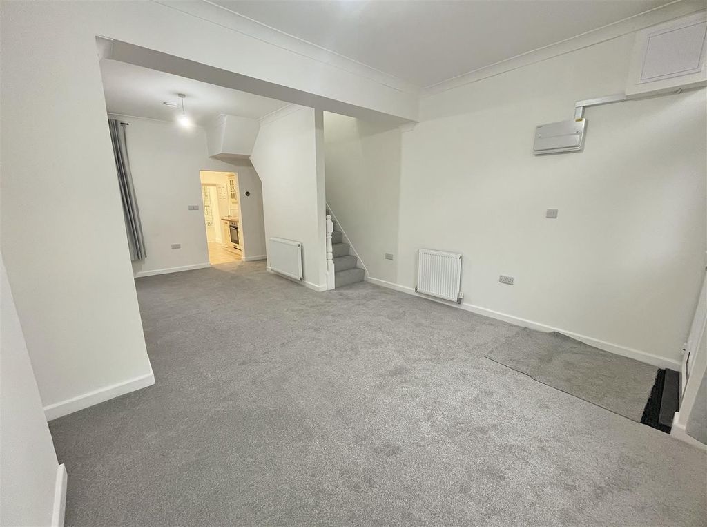 Property photo 2 of 20 Lounge Diner