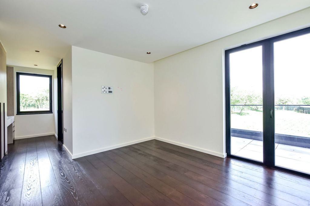 Additional image 12 of 7 bed detached house to rentCrouch Lane, Goffs Oak, Waltham Cross EN7