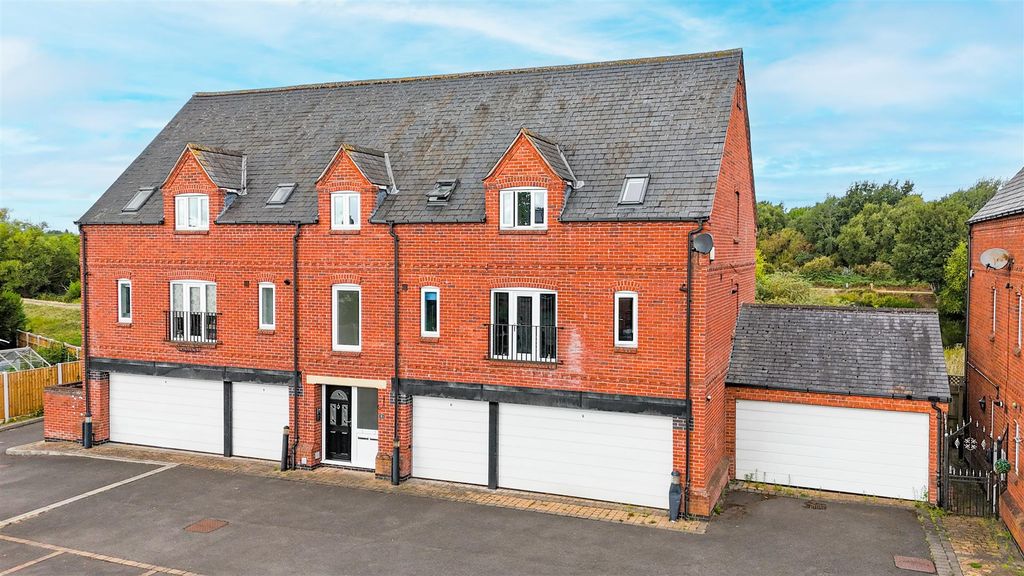 Property photo 1 of 24 9953.Jpg
